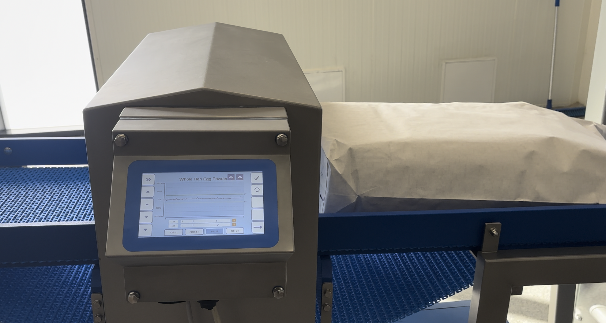 Detectronic compact metal detector for ingredient lines